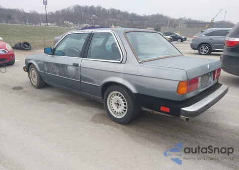 1985 BMW 325 E Automatic z USA, uszkodzony, nr VIN WBAAB6408F1013302